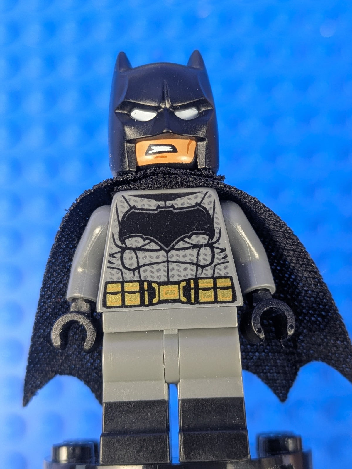 Lego Super Heroes: Batman - Dark Bluish Gray Suit sh0218 Set 76046