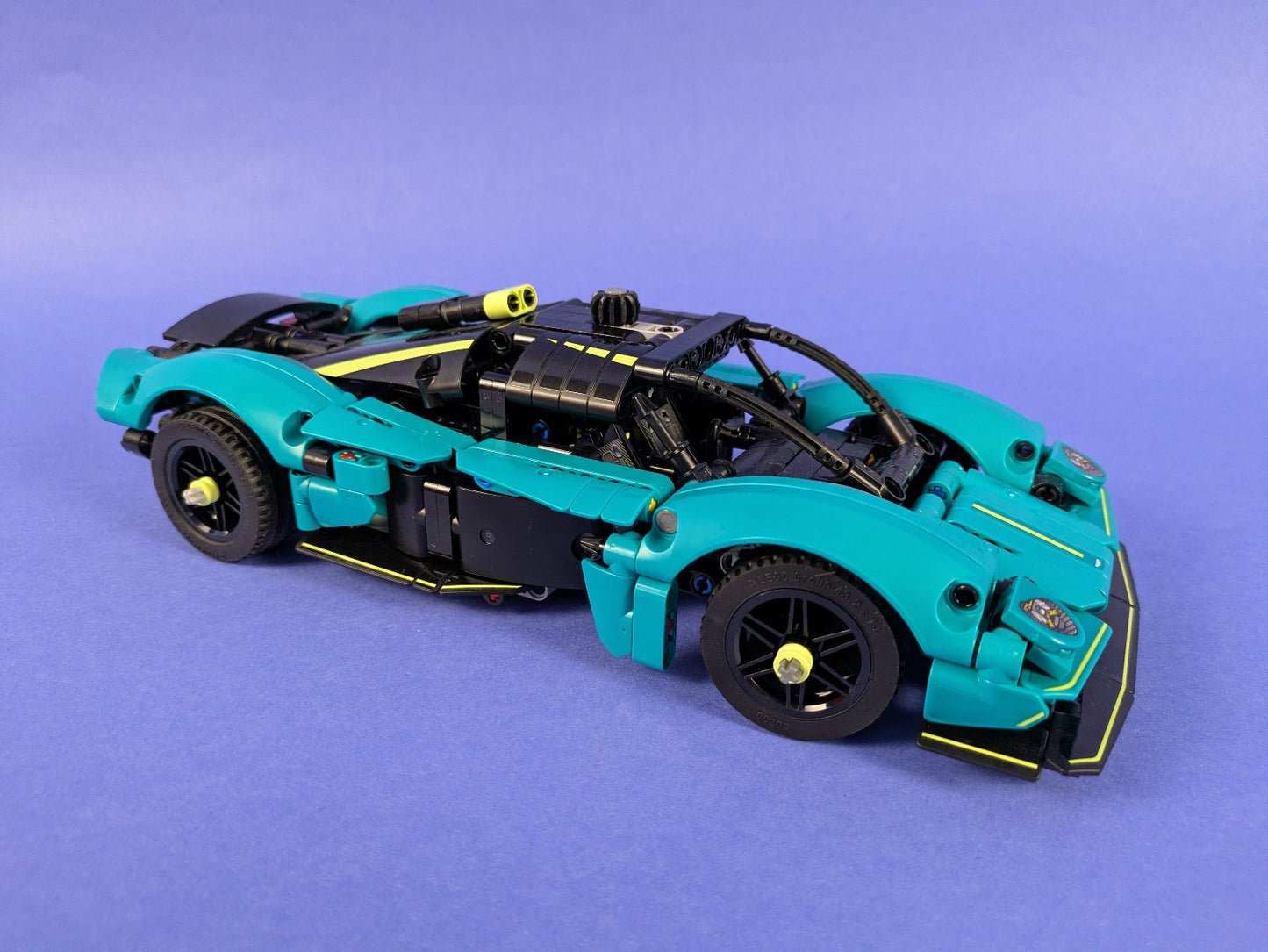 Lego Technic: Model: Race: Aston Martin Valkyrie Set 42208 Complete Set