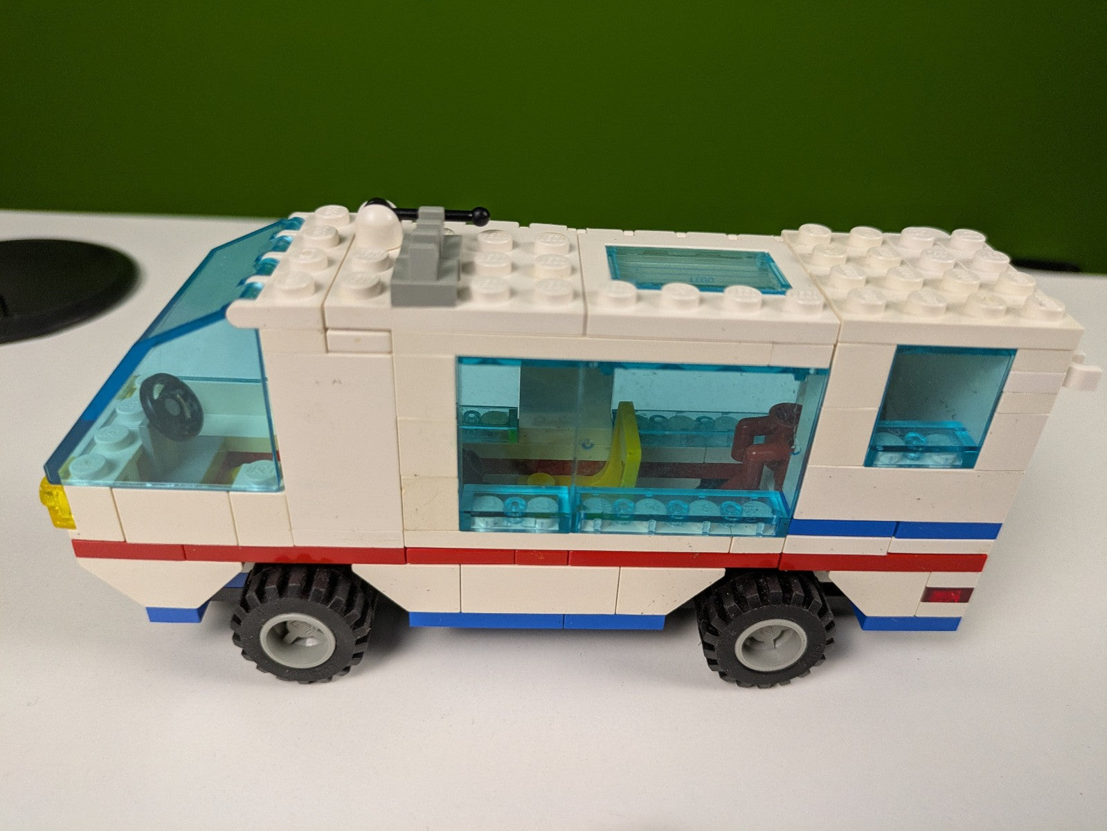 Lego Space: Cyborg Scout / Surf N' Sail Camper / Recon Ray / Spy-Bot 4 Set Deal!