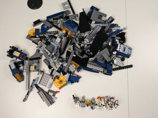 Lego Super Heroes: Endgame: Avengers Ultimate Quinjet Set 76126 - Complete Set
