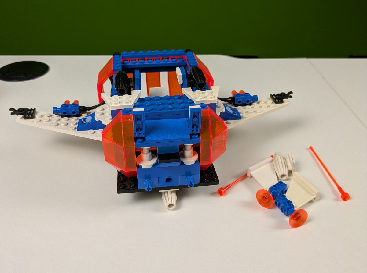 Lego Space: Ice Planet 2002: Deep Freeze Defender Set 6973