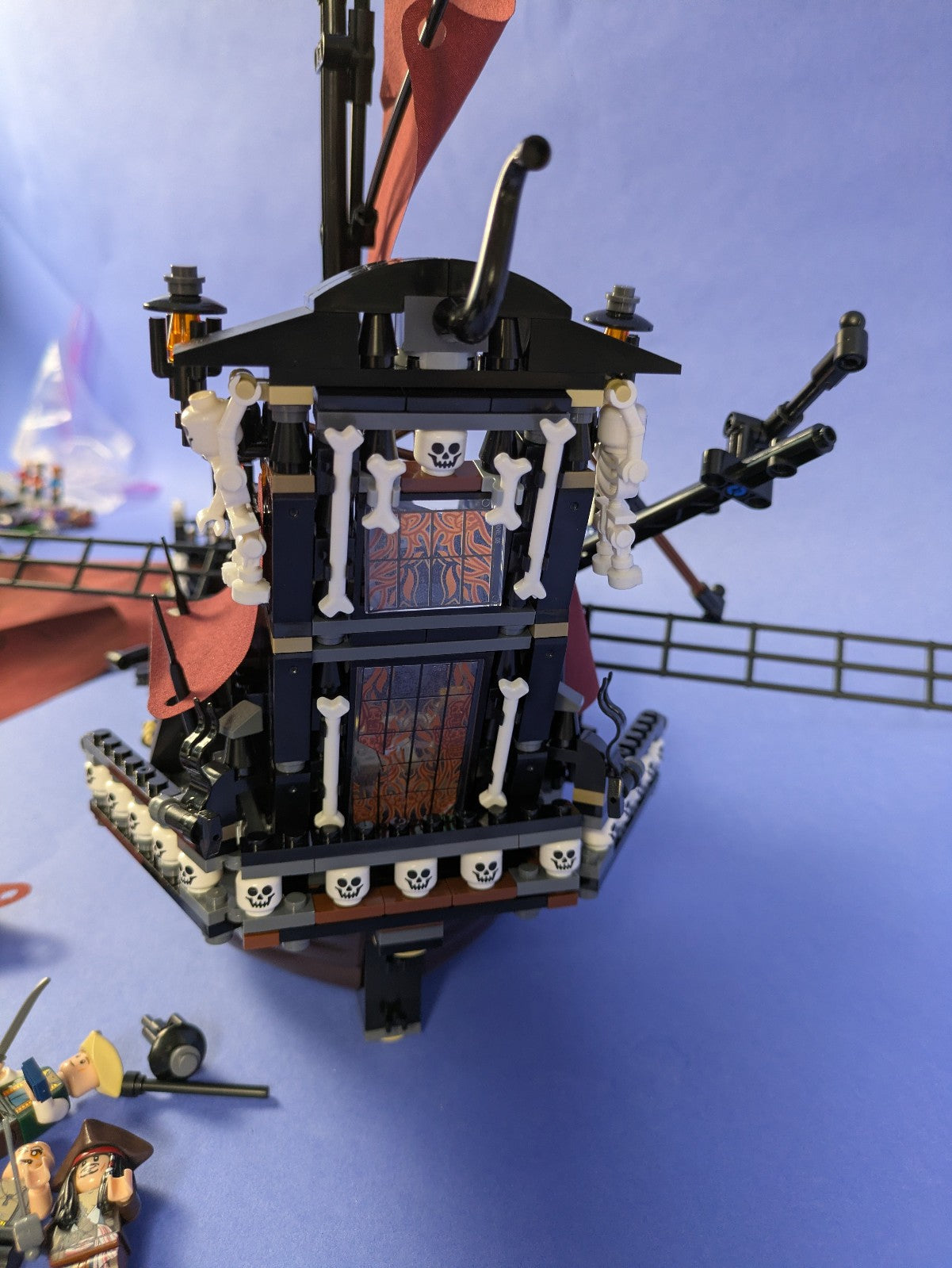 Building Blocks: Pirates of the Caribbean Queen Anne's Revenge 4195 Non-Genuine