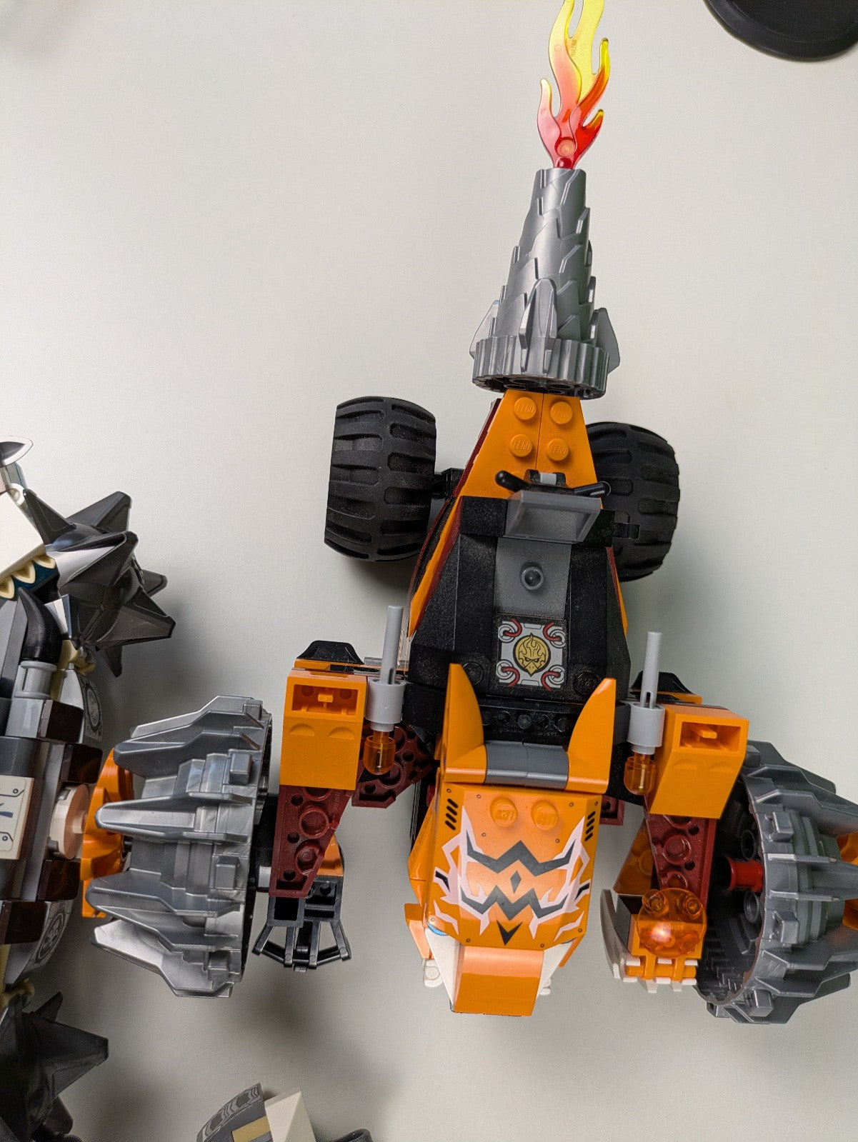 Lego LEGENDS OF CHIMA: Shadow Blazer & Claw Driller Double Set 70222 & 70223