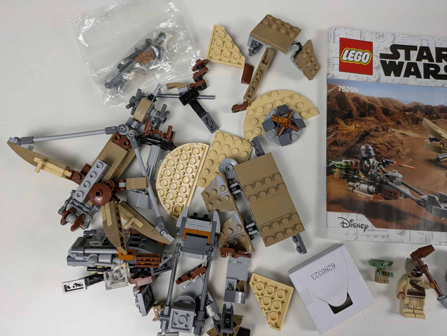 Lego Star Wars: The Mandalorian: Trouble on Tatooine Set 75299 - Complete Set