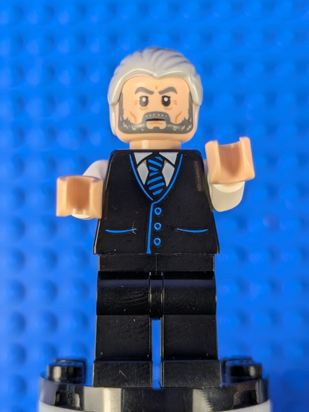 Lego Super Heroes: The Batman: Alfred Pennyworth - Black Vest sh0789 Set 76183