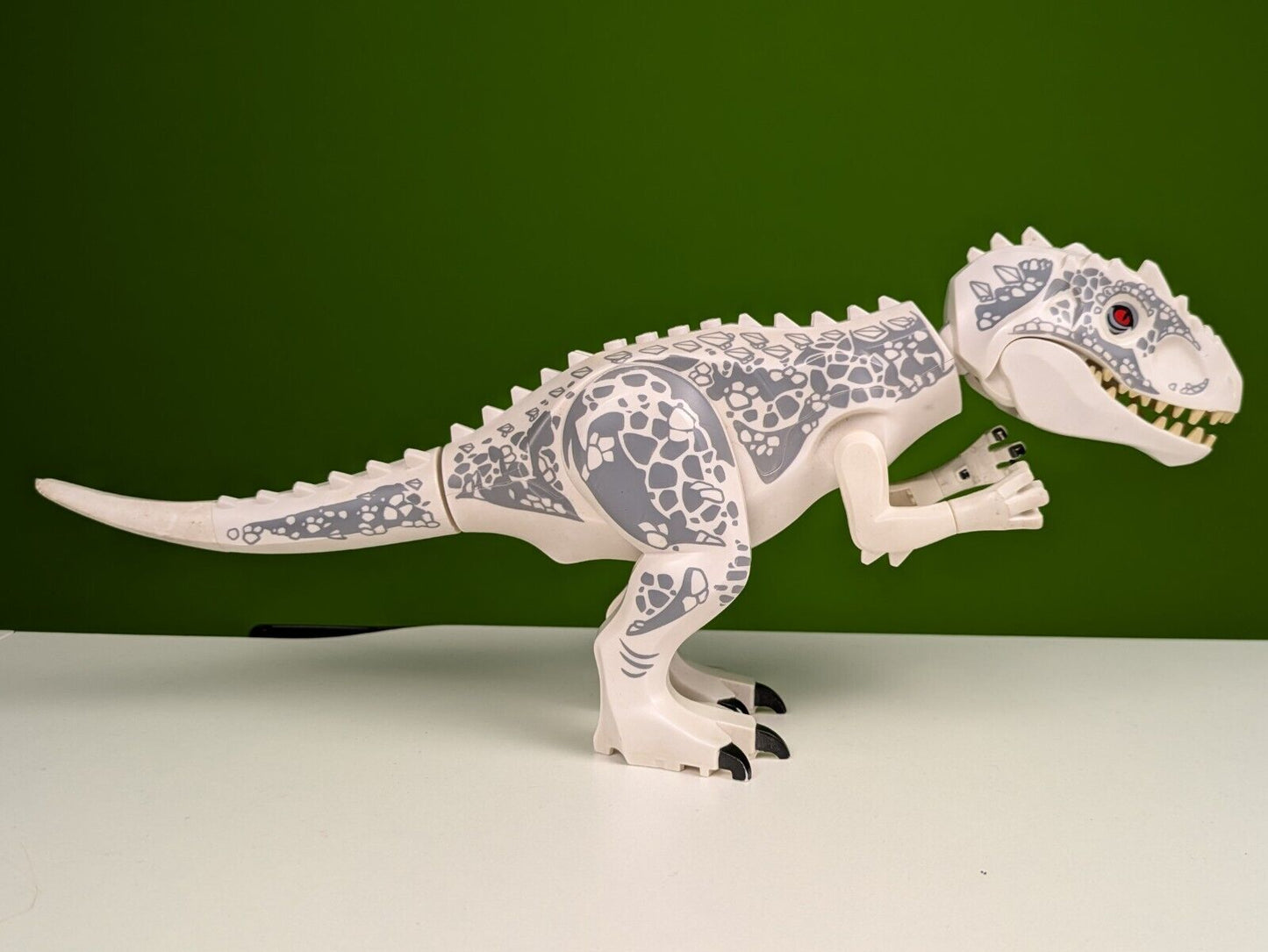 Lego Jurassic World: Indominus Rex - Dark Bluish Gray Spots IndoRex01 Set 75919