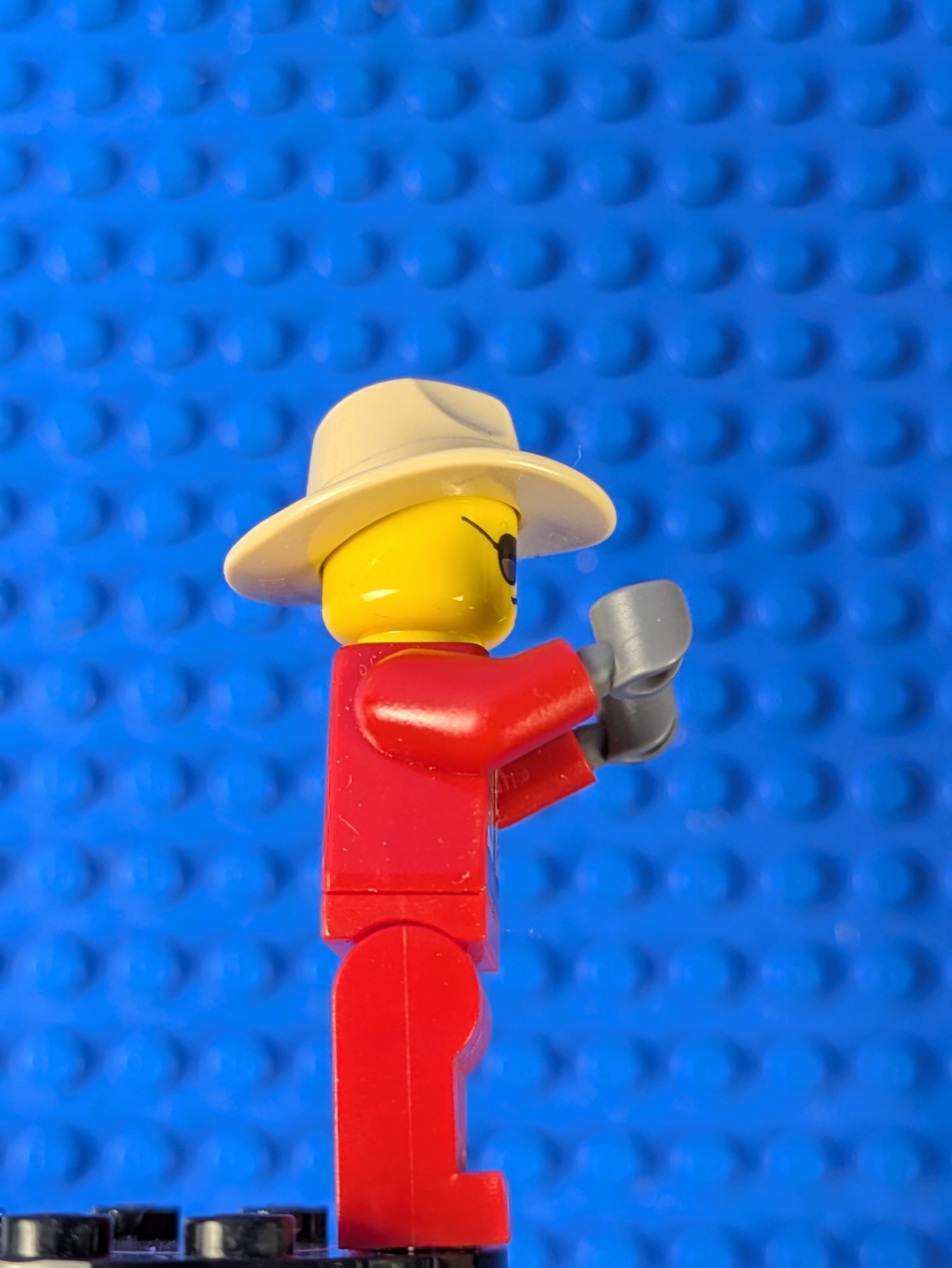 LEGO Town Red Jacket with Tan and White Zigzag Pattern twn183 10655