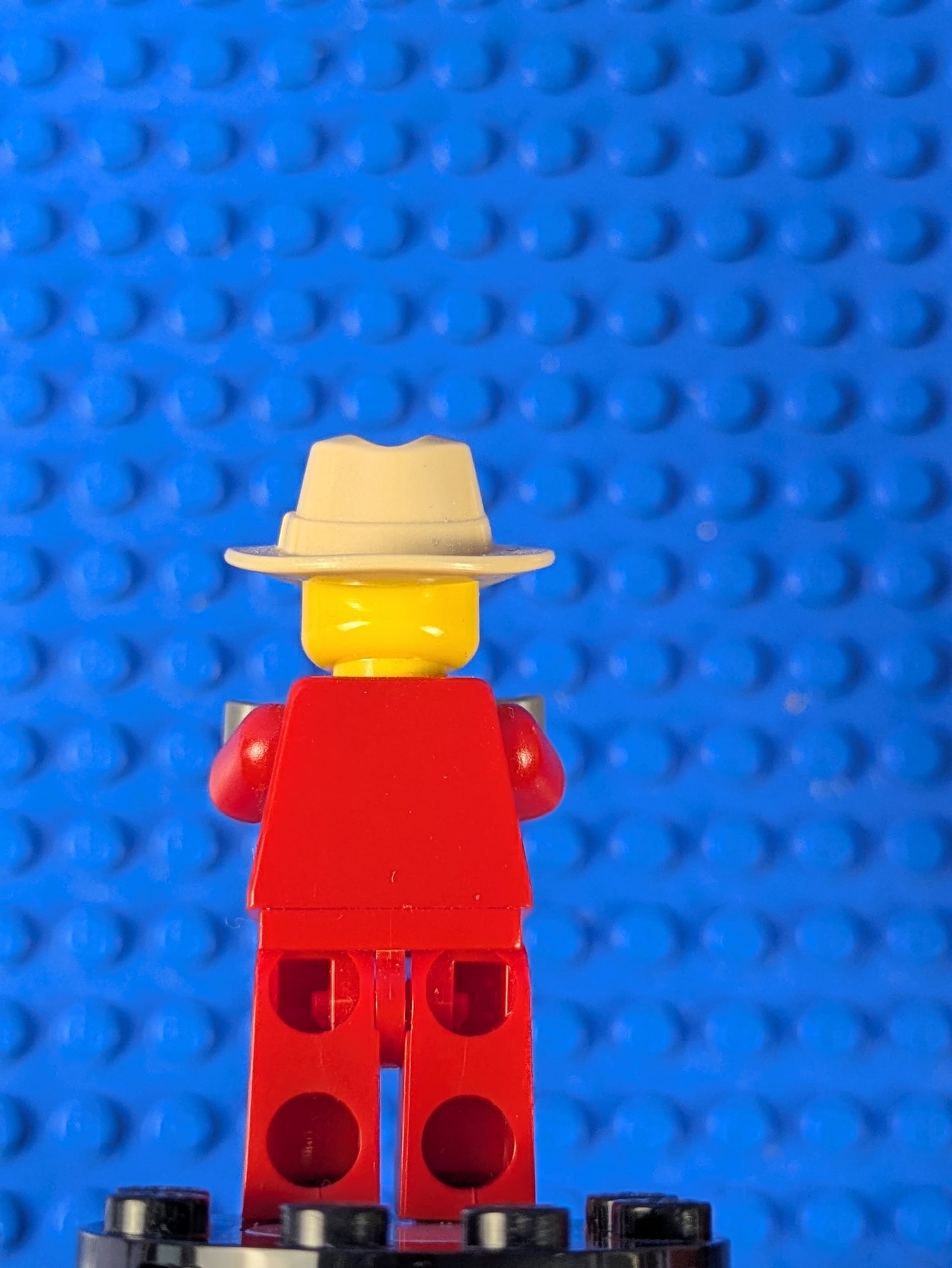 LEGO Town Red Jacket with Tan and White Zigzag Pattern twn183 10655