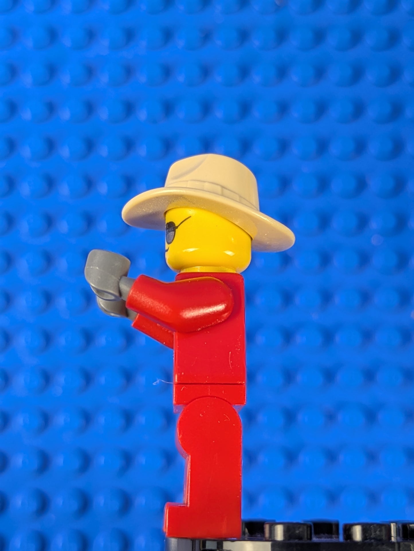 LEGO Town Red Jacket with Tan and White Zigzag Pattern twn183 10655