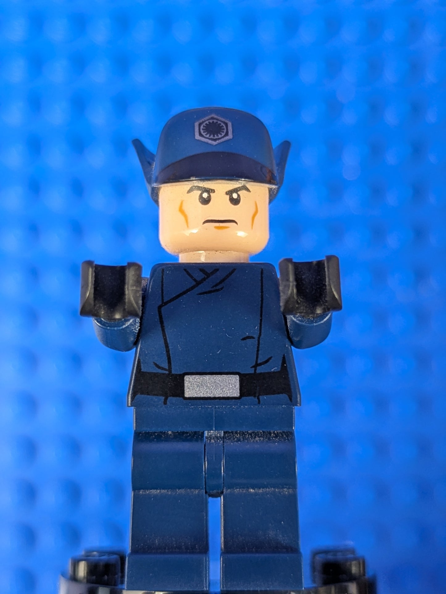 Lego Star Wars: First Order Officer (Colonel Erich S. Datoo) sw0832 Set 75166