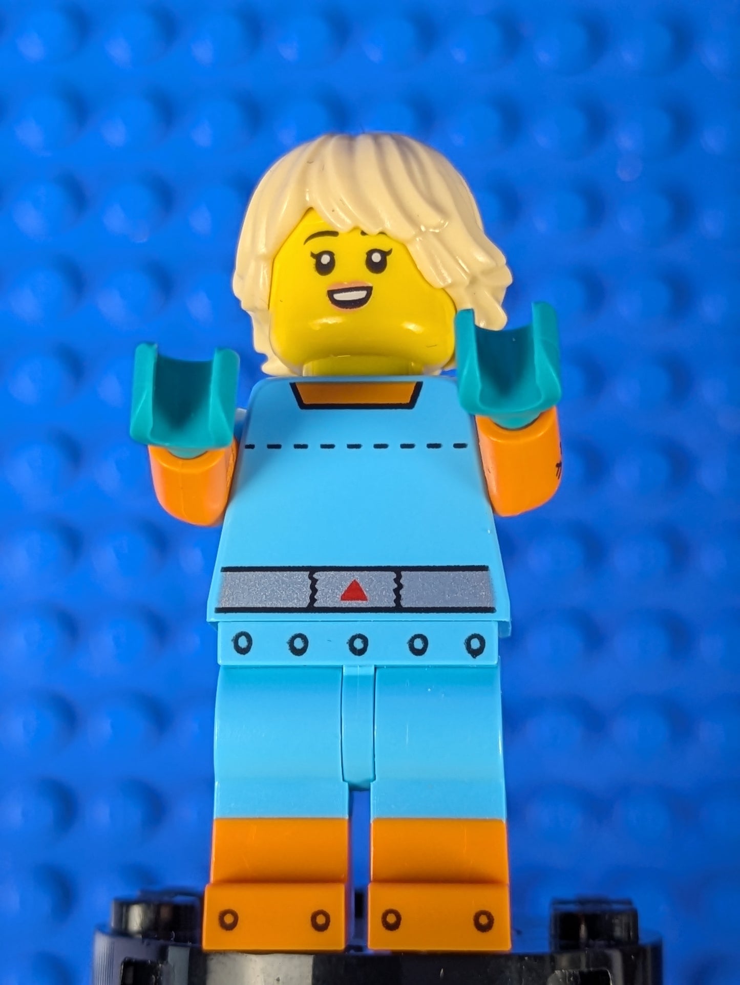 Lego Collectible Minifigures: Series 23: Cardboard Robot col403 Set 71034