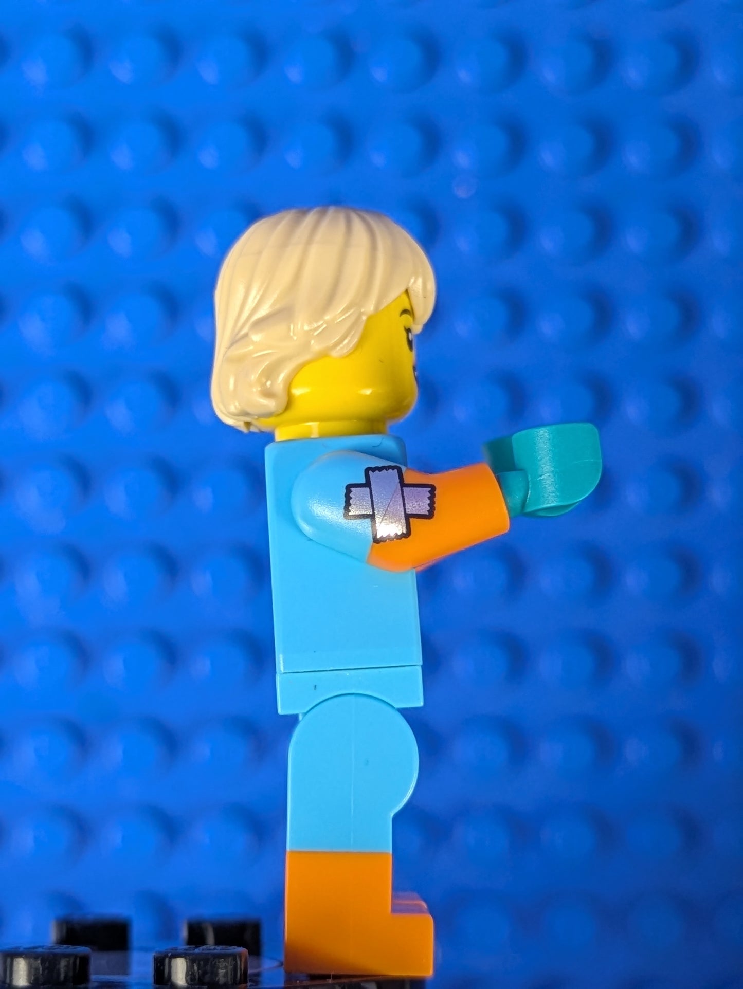 Lego Collectible Minifigures: Series 23: Cardboard Robot col403 Set 71034