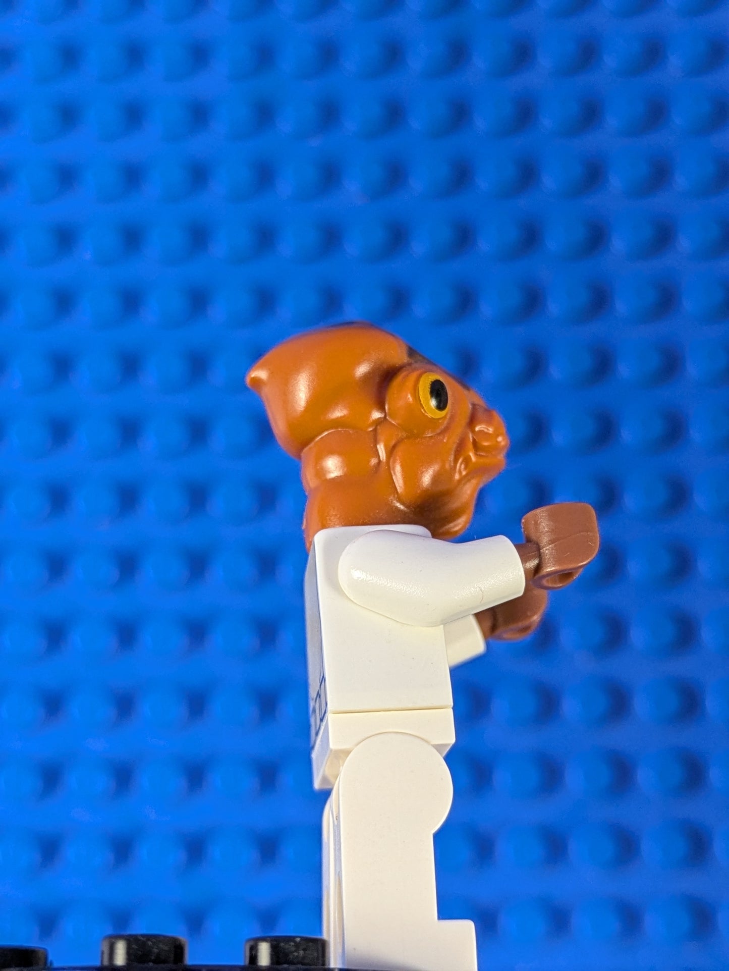 Lego Star Wars: Episode 4-6: Admiral Ackbar - White Spacesuit sw0247 Set 7754