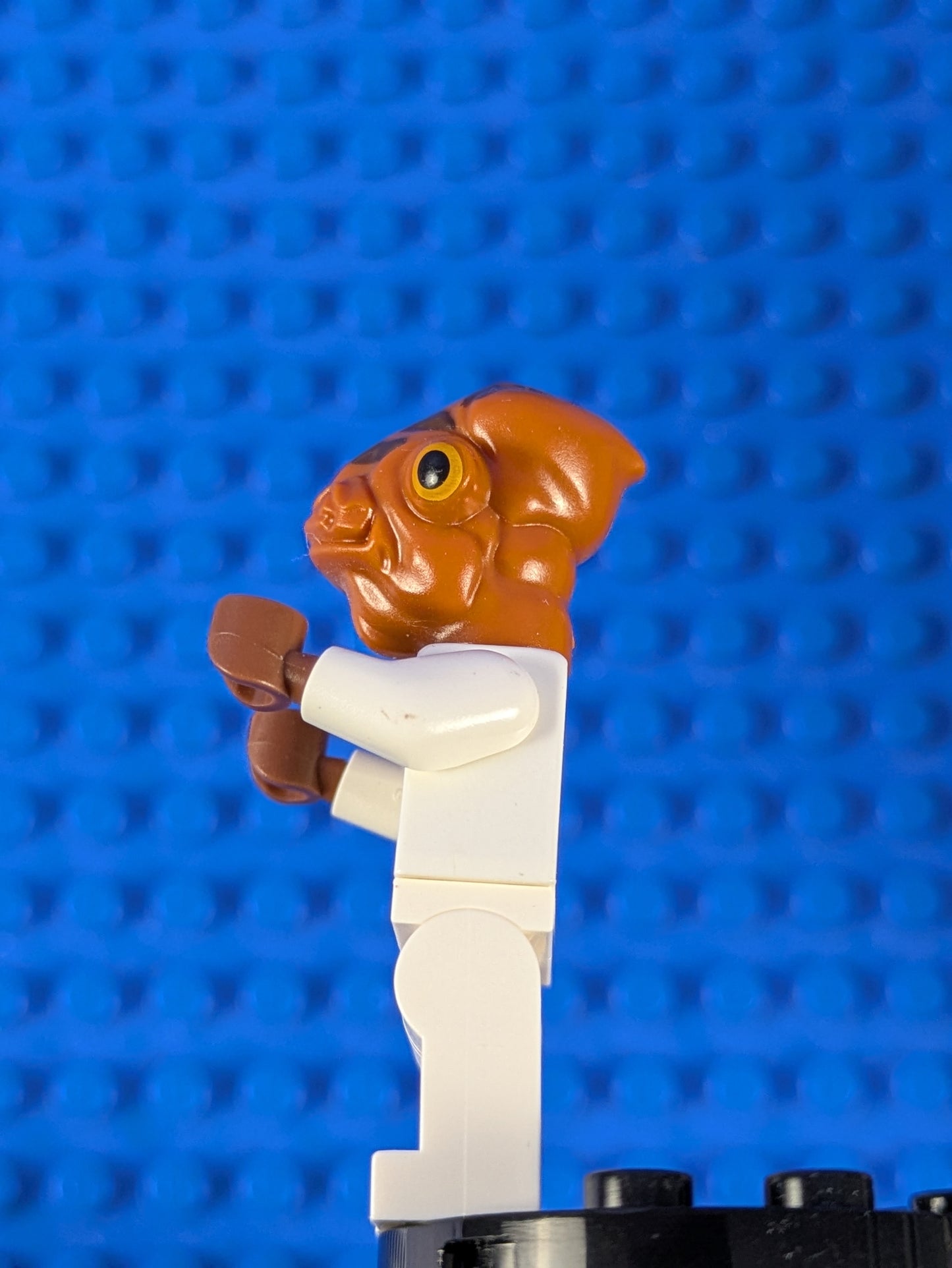 Lego Star Wars: Episode 4-6: Admiral Ackbar - White Spacesuit sw0247 Set 7754