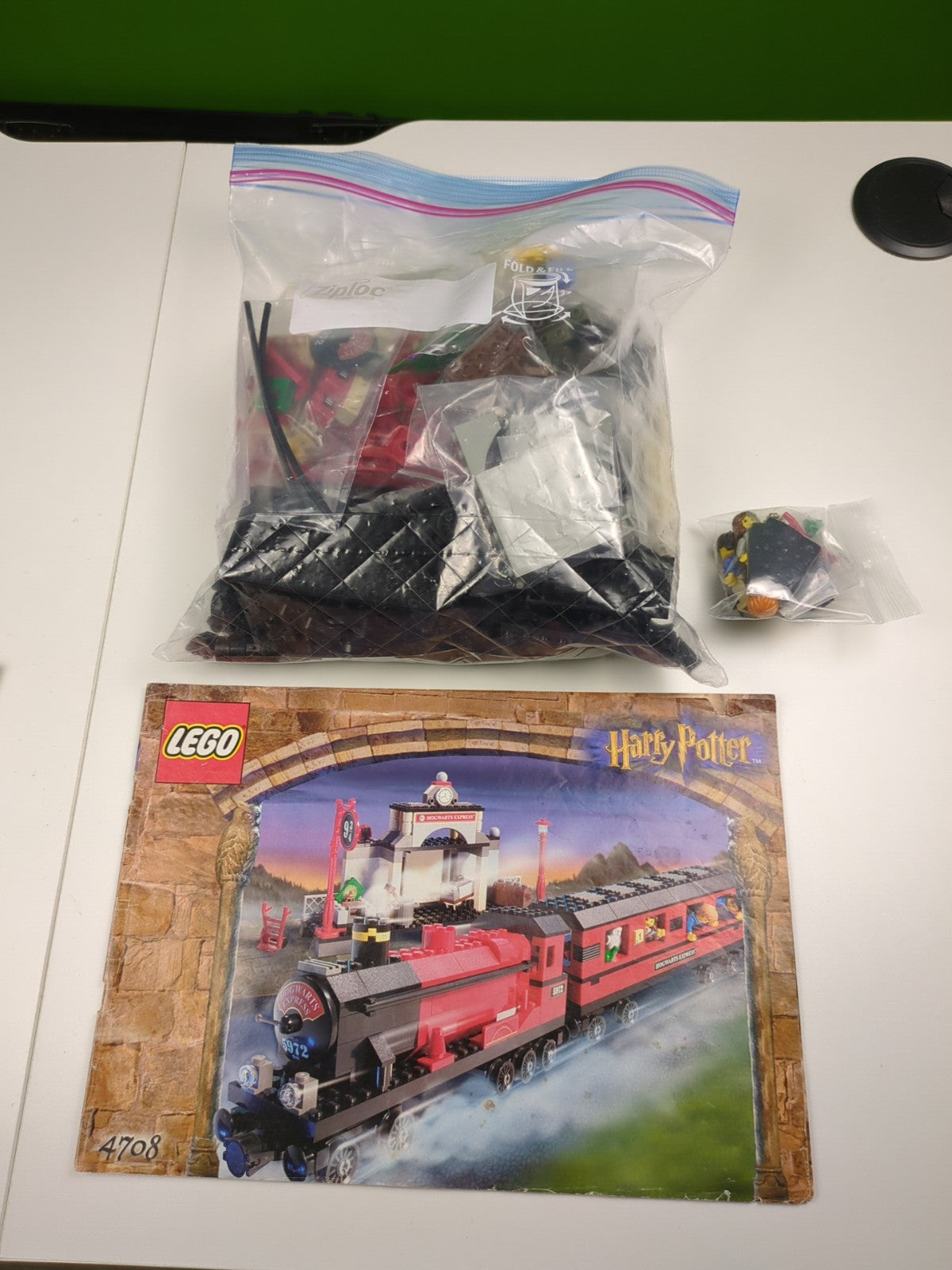 Lego Harry Potter: Hogwarts Express {1st edition} Set 4708 - w/ Instructions